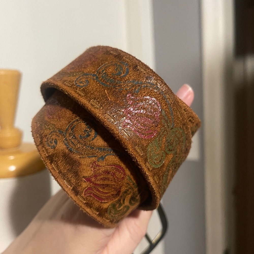 Genuine Leather Floral Design Distressed Brown Belt - Picture 2 of 4